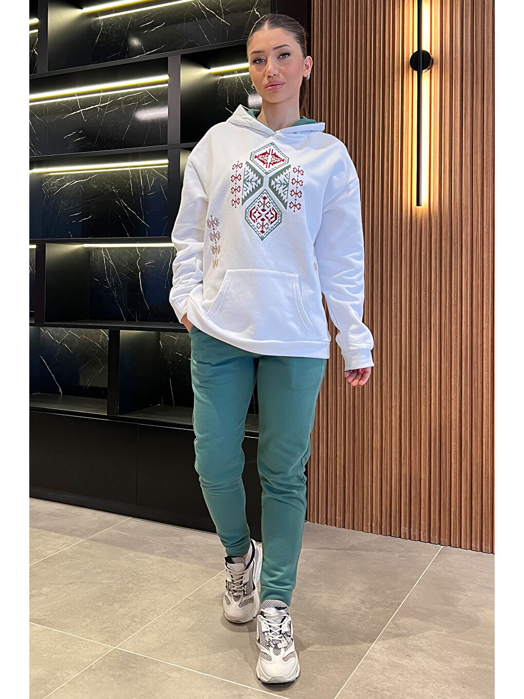 Yeşil Kadın Kapüşonlu Nakış Detaylı Şardonlu Eşofman Takımı-1