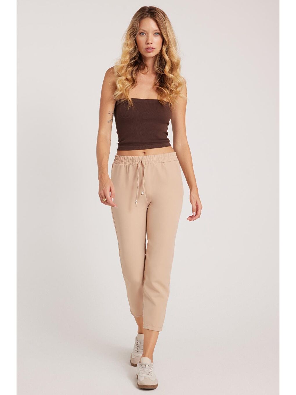 Kadın Relax Fit Rahat Kesim Yüksel Bel Dar Paça Beli Lastikli Bağcıklı Açık Bej Pantolon-3