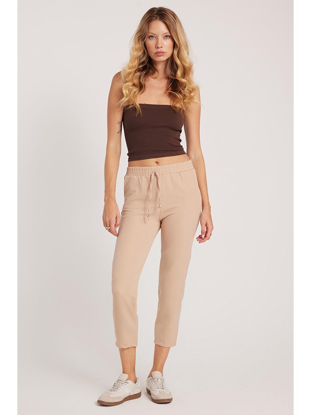 Kadın Relax Fit Rahat Kesim Yüksel Bel Dar Paça Beli Lastikli Bağcıklı Açık Bej Pantolon-4
