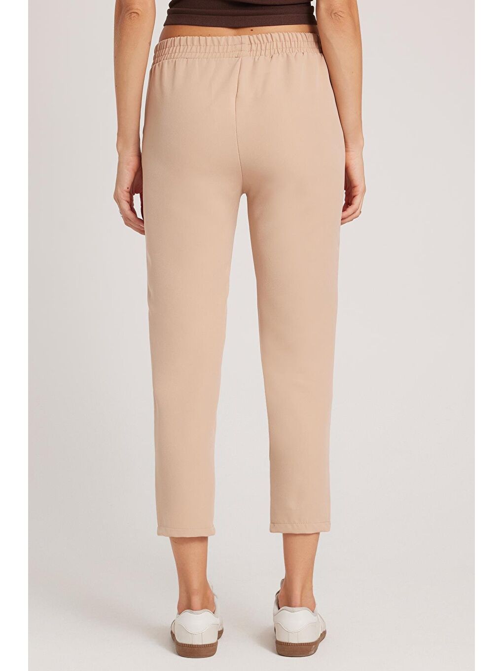 Kadın Relax Fit Rahat Kesim Yüksel Bel Dar Paça Beli Lastikli Bağcıklı Açık Bej Pantolon-6