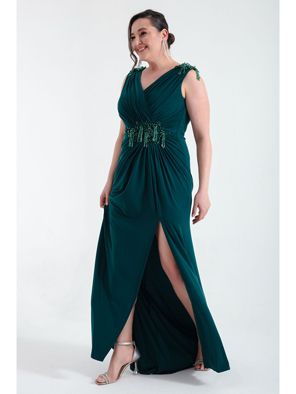 Kadın Zümrüt Yeşili V Yaka Omuzları Taş Detaylı Büyük Beden Uzun Abiye Elbise-1