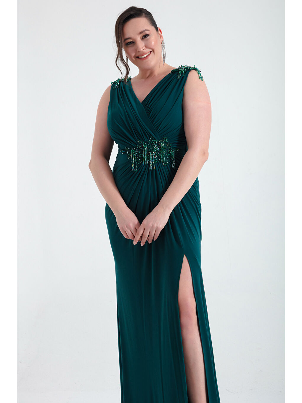 Kadın Zümrüt Yeşili V Yaka Omuzları Taş Detaylı Büyük Beden Uzun Abiye Elbise-2