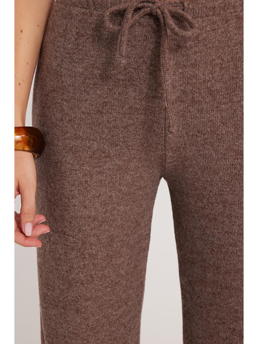 Kadın Relax Fit Rahat Kesim Beli Bağcıklı Geniş Paça Kahverengi Pantolon-2