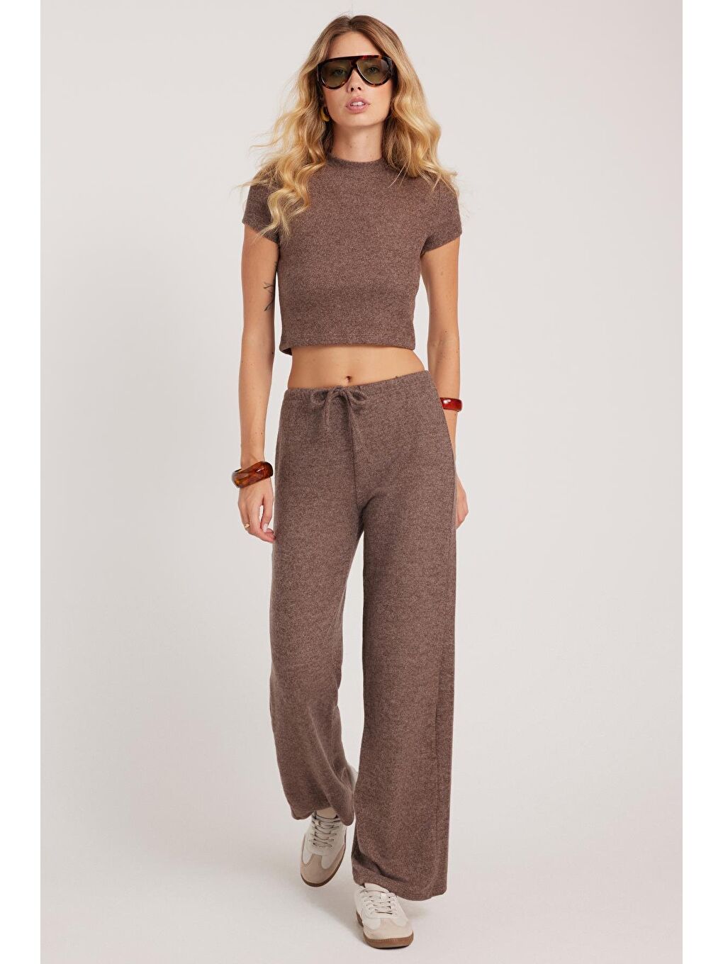 Kadın Relax Fit Rahat Kesim Beli Bağcıklı Geniş Paça Kahverengi Pantolon-4