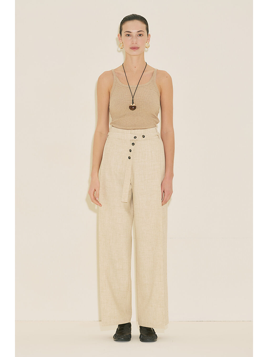 Geniş Pile Detaylı Kemerli Pantolon Bej-1