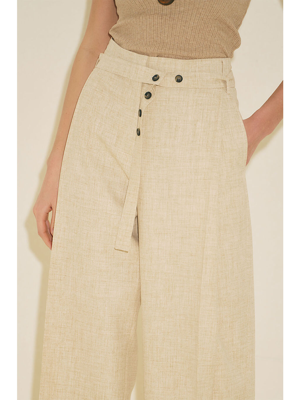 Geniş Pile Detaylı Kemerli Pantolon Bej-4