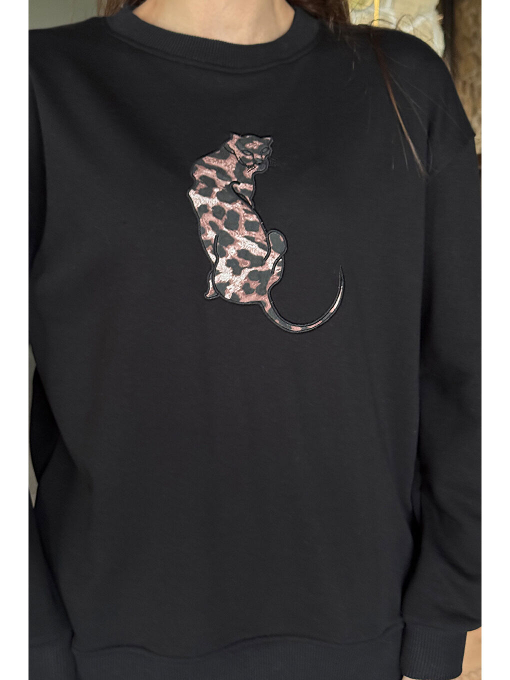 Siyah Kadın Leopar Nakışlı Üç İplik Şardonlu Sweatshirt-2