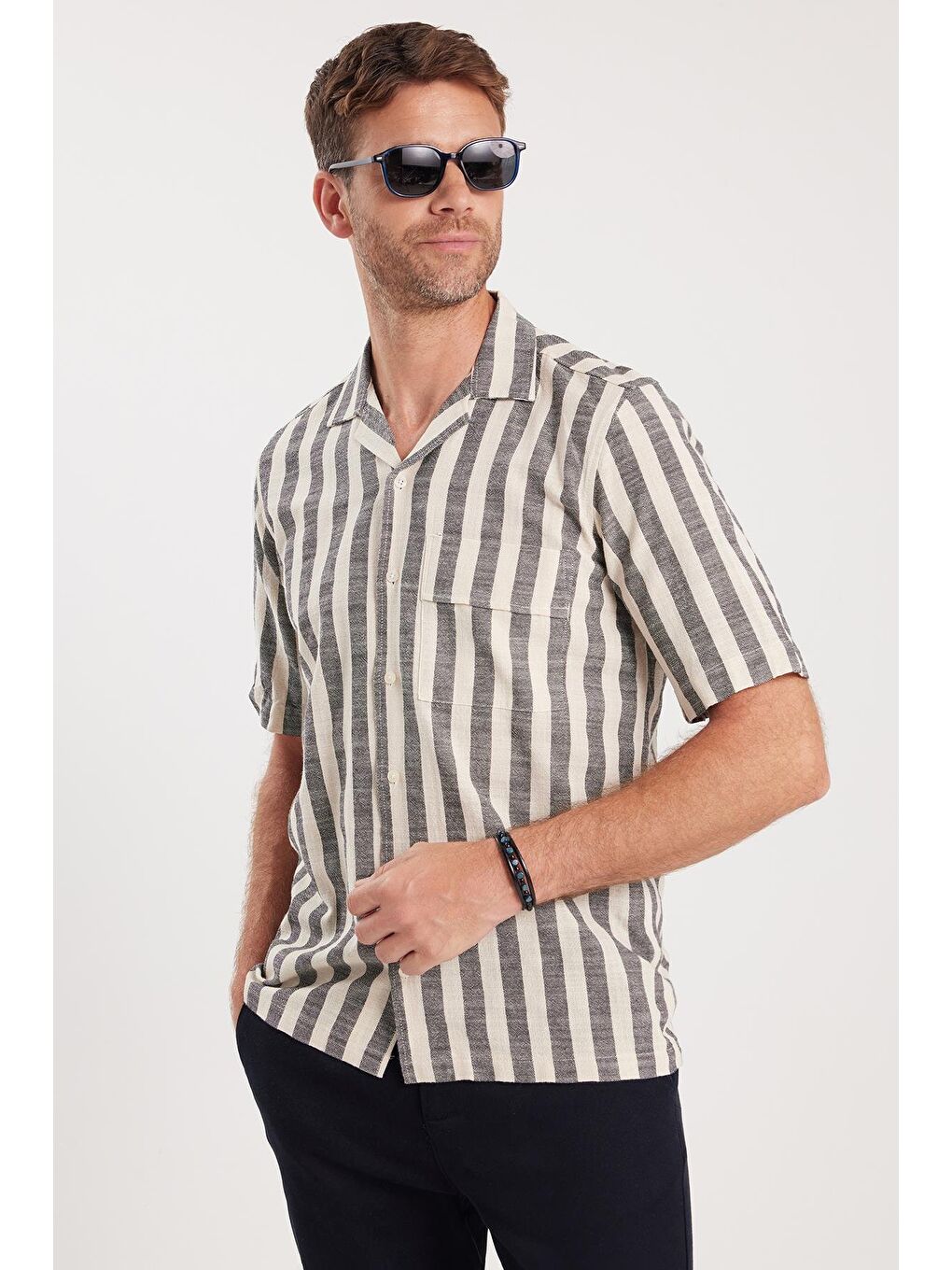 Karışık Erkek Regular Fit Klasik Kesim Kısa Kollu Apaş Yaka Çizgili Cepli %100 Pamuk Gömlek