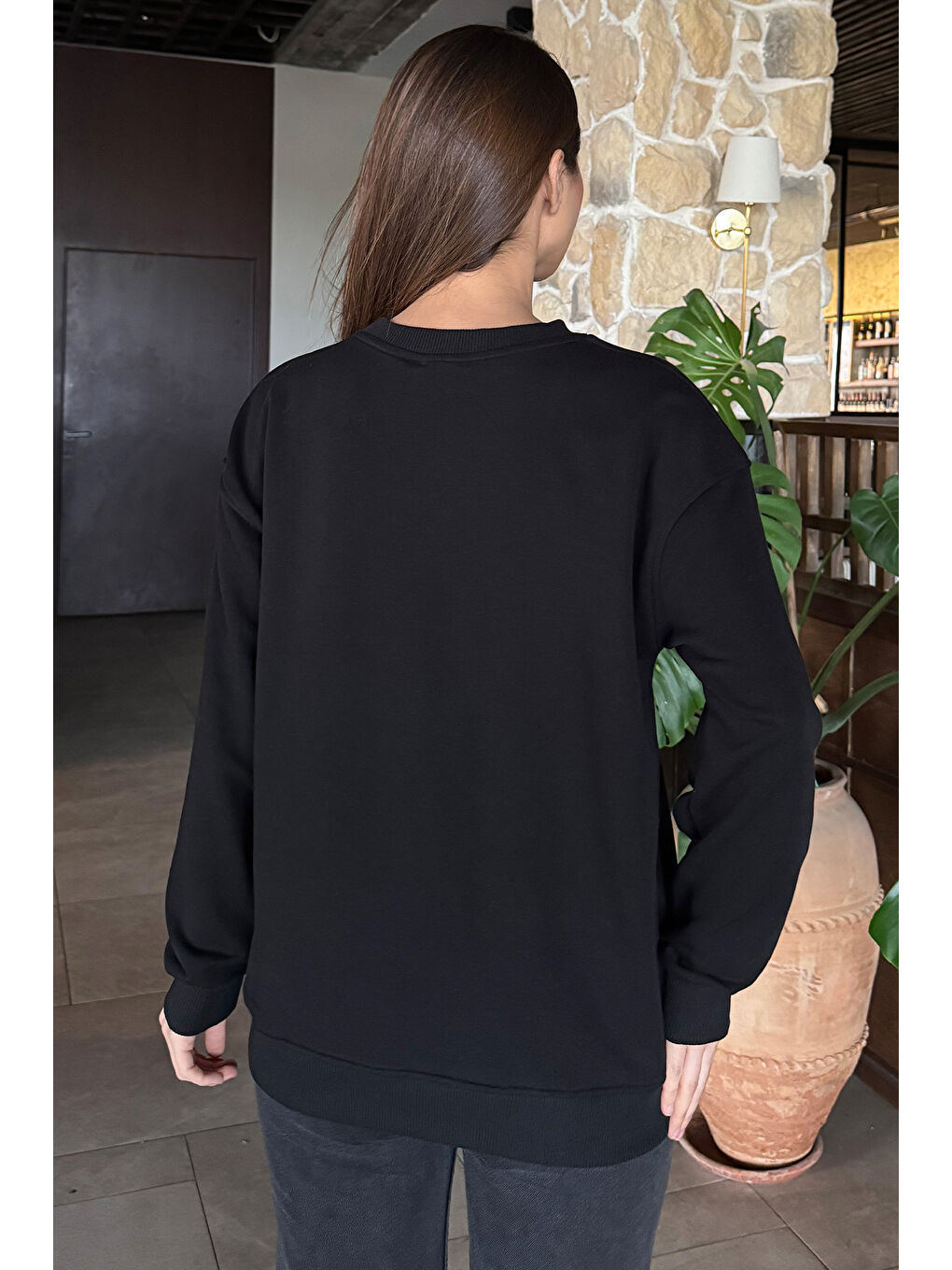 Siyah Kadın Leopar Nakışlı Üç İplik Şardonlu Sweatshirt-3