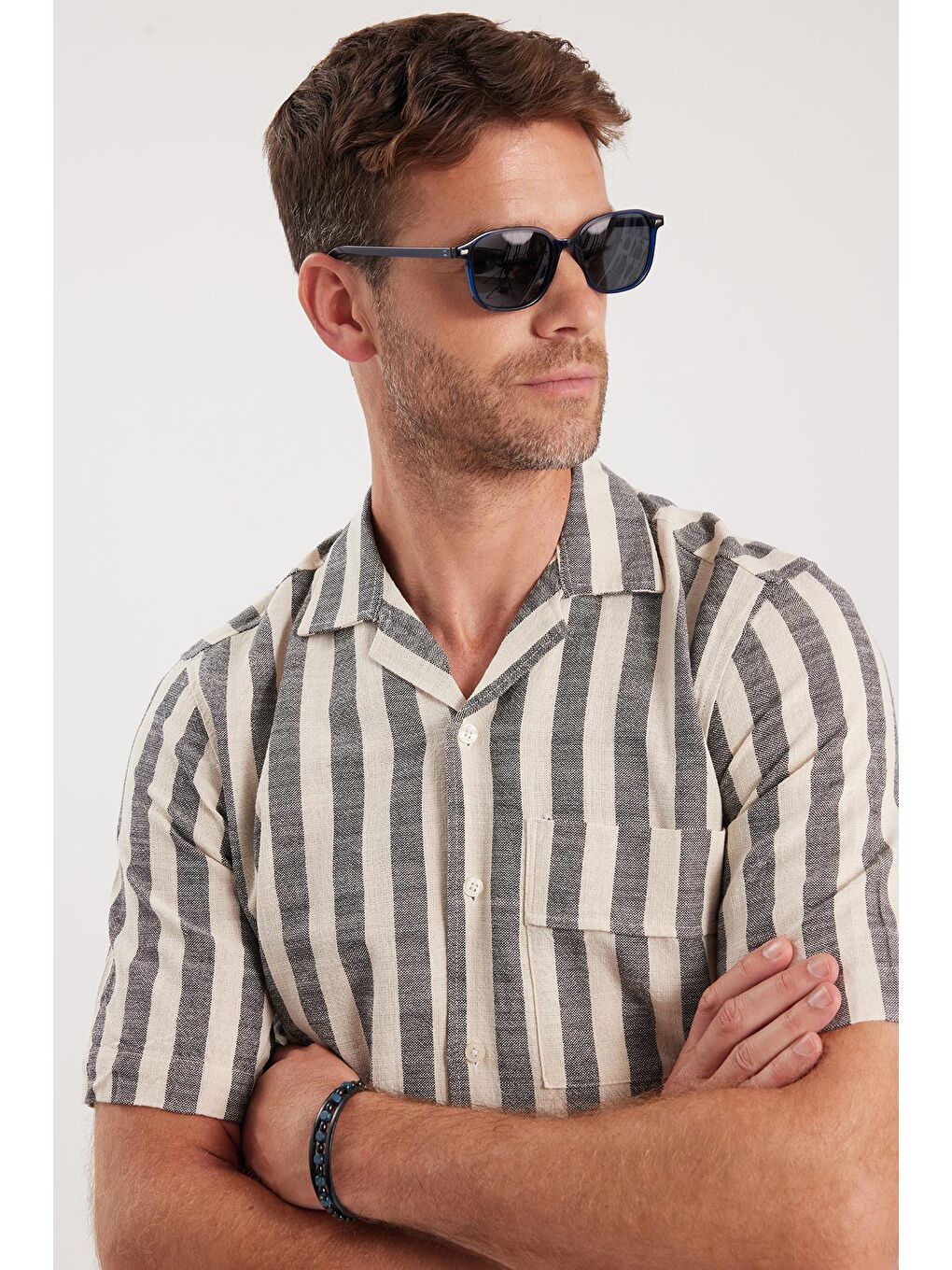 Karışık Erkek Regular Fit Klasik Kesim Kısa Kollu Apaş Yaka Çizgili Cepli %100 Pamuk Gömlek-1