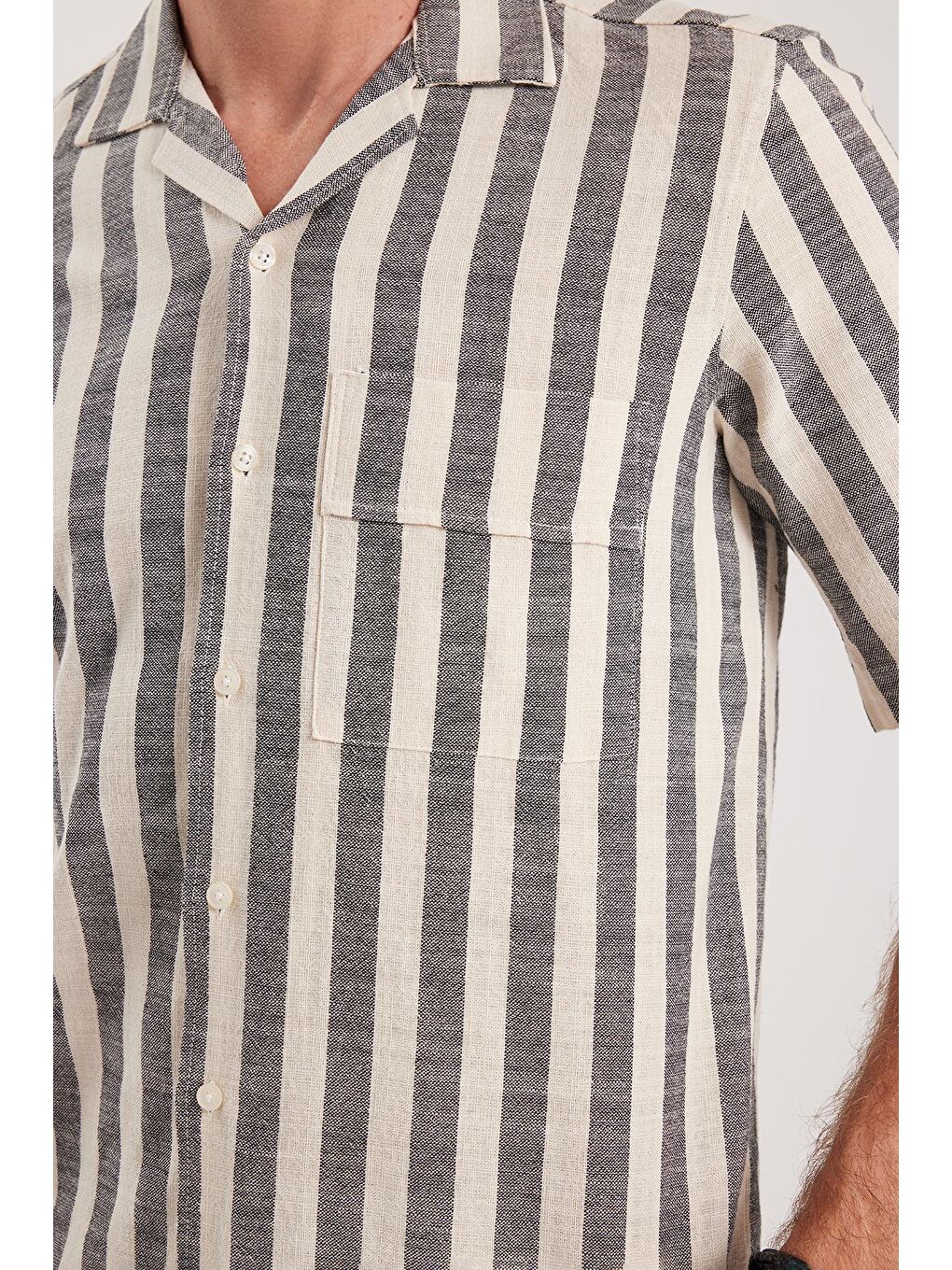 Karışık Erkek Regular Fit Klasik Kesim Kısa Kollu Apaş Yaka Çizgili Cepli %100 Pamuk Gömlek-2