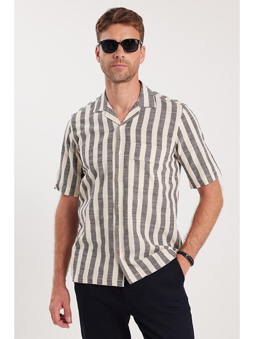 Karışık Erkek Regular Fit Klasik Kesim Kısa Kollu Apaş Yaka Çizgili Cepli %100 Pamuk Gömlek-3