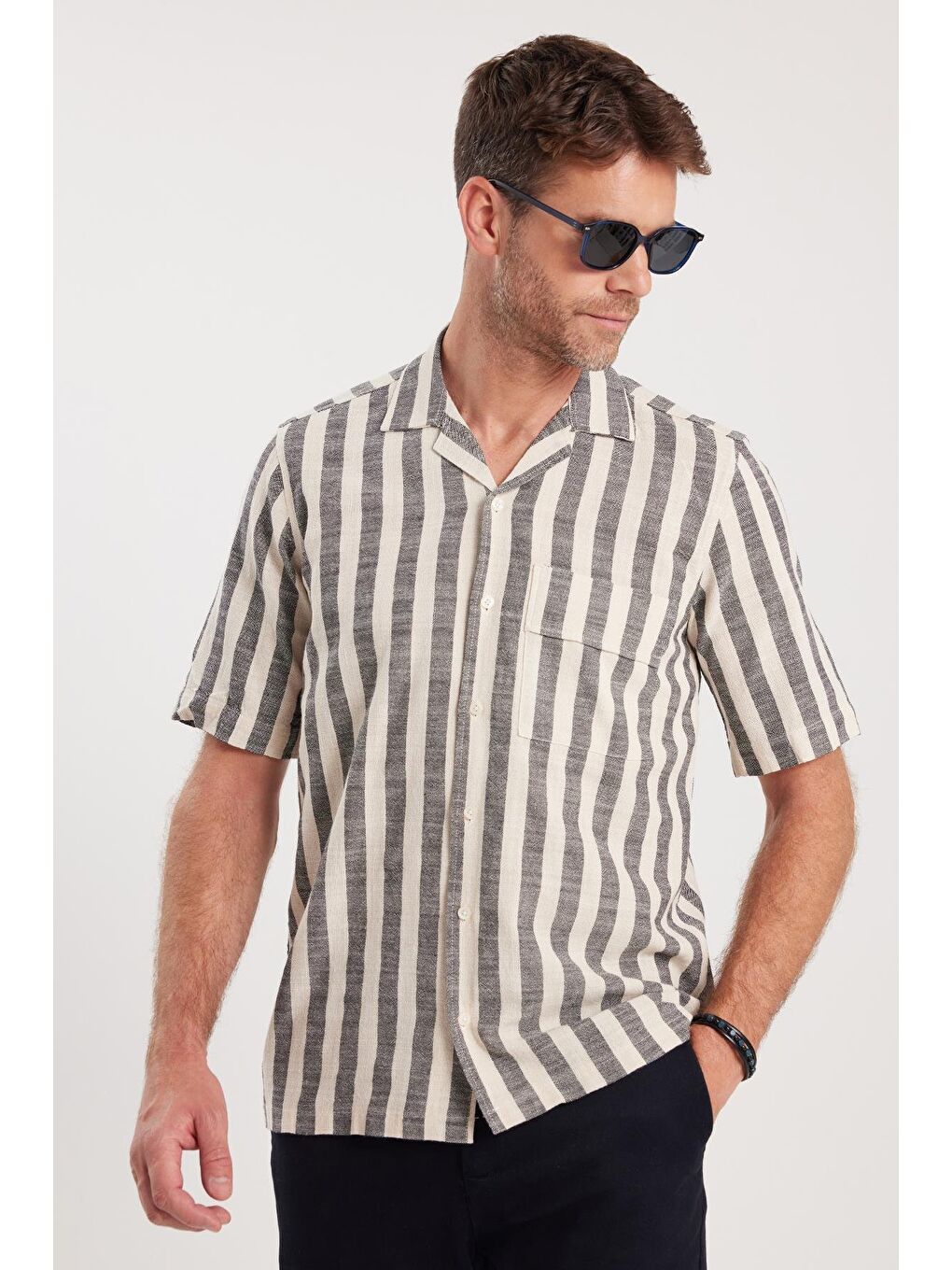 Karışık Erkek Regular Fit Klasik Kesim Kısa Kollu Apaş Yaka Çizgili Cepli %100 Pamuk Gömlek-4