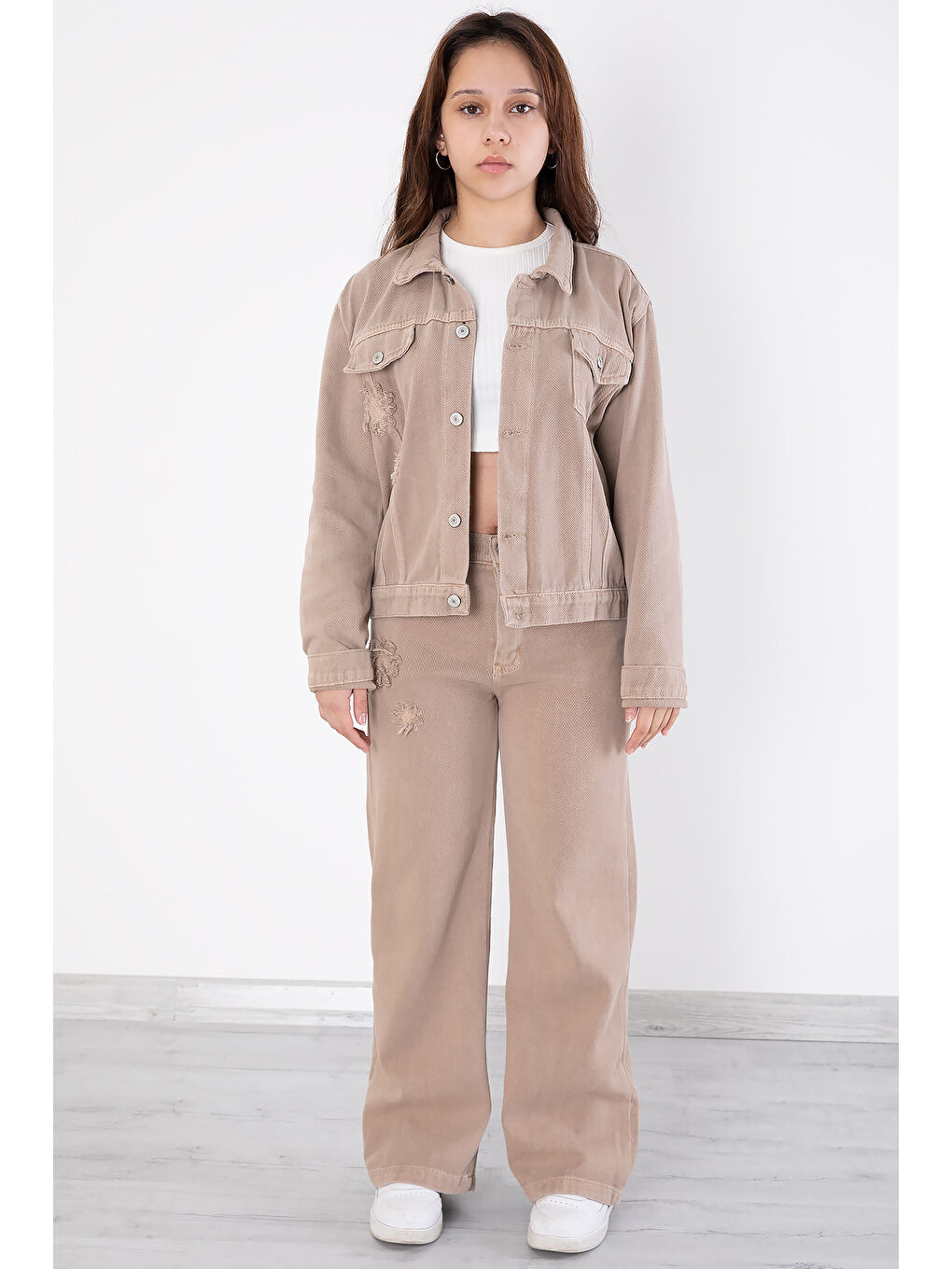 Bej Nakış Detaylı Jean Pantolonlu ve Ceketli Kız Çocuk Takım 20363