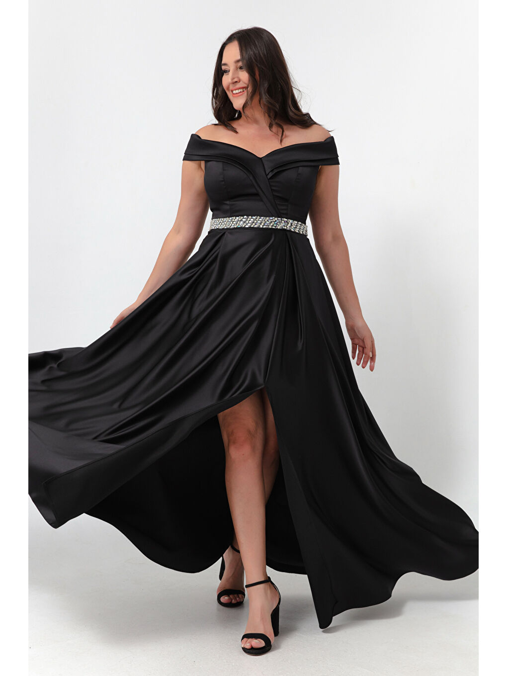 Kadın Siyah Kayık Yaka Taşlı Kemerli Büyük Beden Abiye Elbise