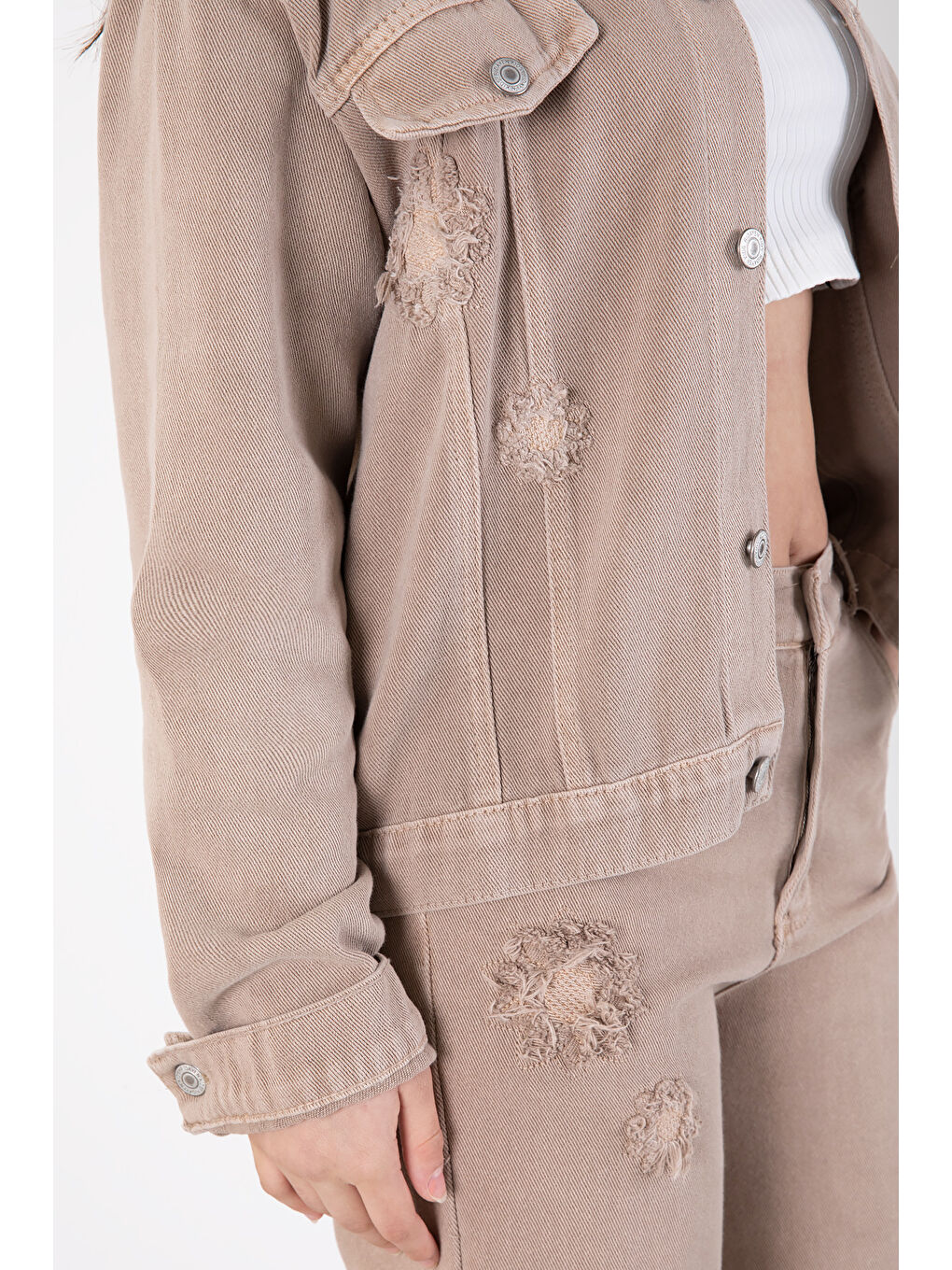 Bej Nakış Detaylı Jean Pantolonlu ve Ceketli Kız Çocuk Takım 20363-2