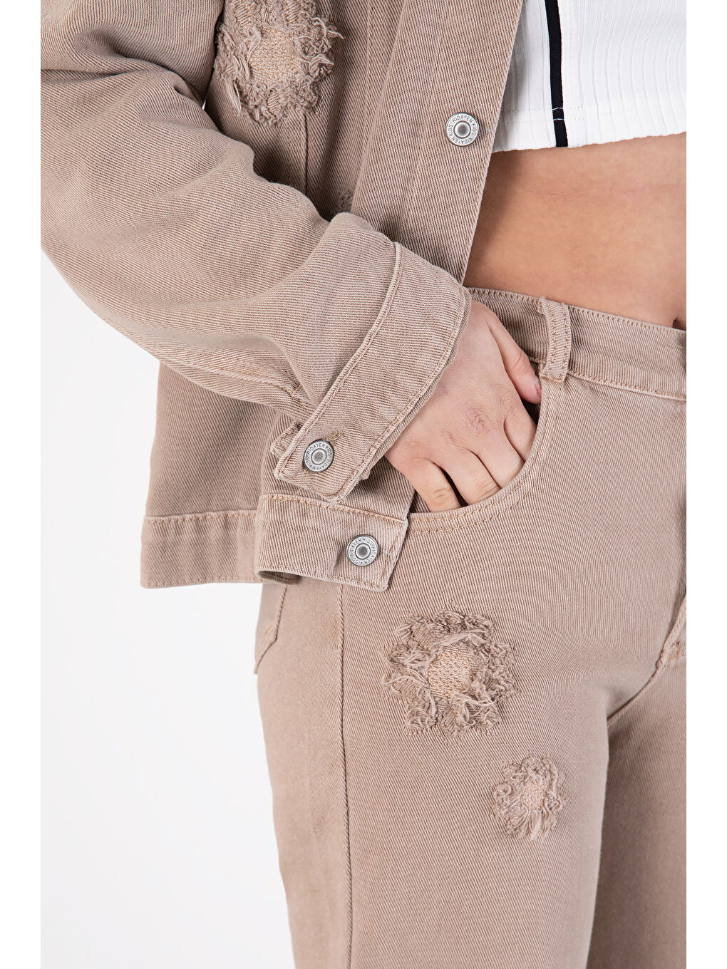 Bej Nakış Detaylı Jean Pantolonlu ve Ceketli Kız Çocuk Takım 20363-4