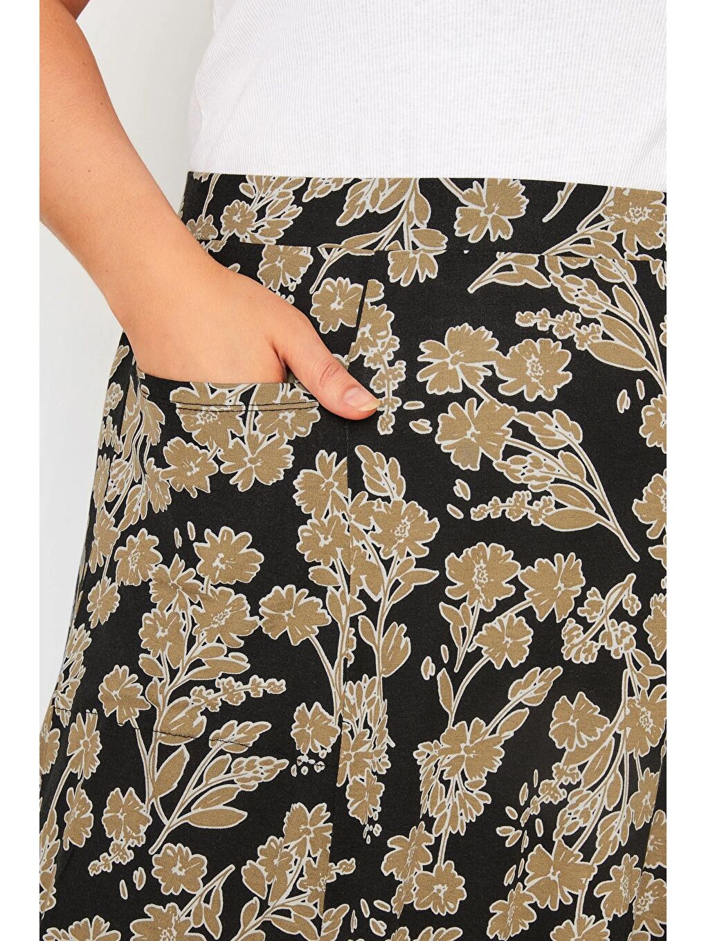 Kahverengi Büyük Beden Önü Çift Cepli Beli Lastikli Maxi Boy Etek 302287-3