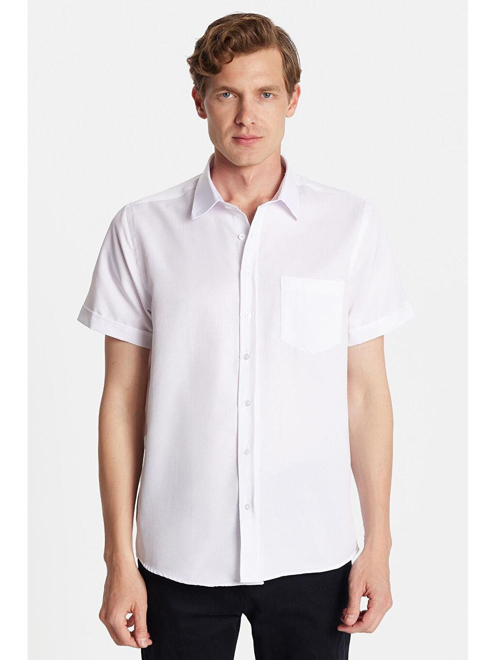 Erkek Regular Fit Klasik Kesim Kısa Kollu Pamuklu Tek Cepli Armürlü Beyaz Gömlek
