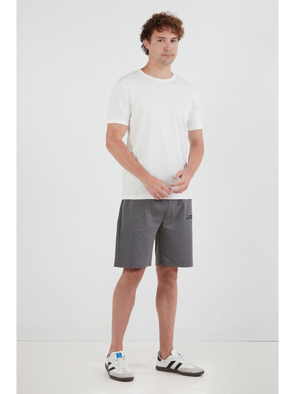 Antrasit Yazı Kabartmalı Beli Bağcıklı Şort