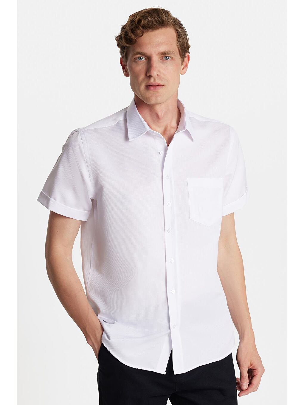 Erkek Regular Fit Klasik Kesim Kısa Kollu Pamuklu Tek Cepli Armürlü Beyaz Gömlek-3