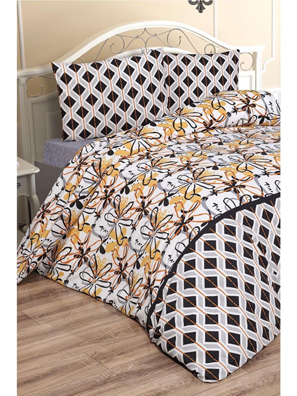 Kahverengi Erika Çift Kişilik Lastikli Çarşaflı Nevresim Takımı Kahve