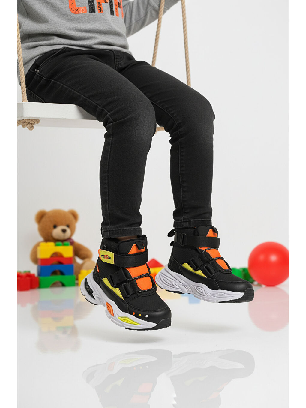 Siyah Cırlı İçi Kürklü Kaymaz Soğuğa Dirençli Erkek Çocuk Bot 2087 P