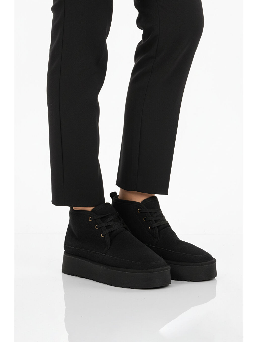 Siyah İçi Kürklü Bağcıklı Kadın Bot U-15 Z