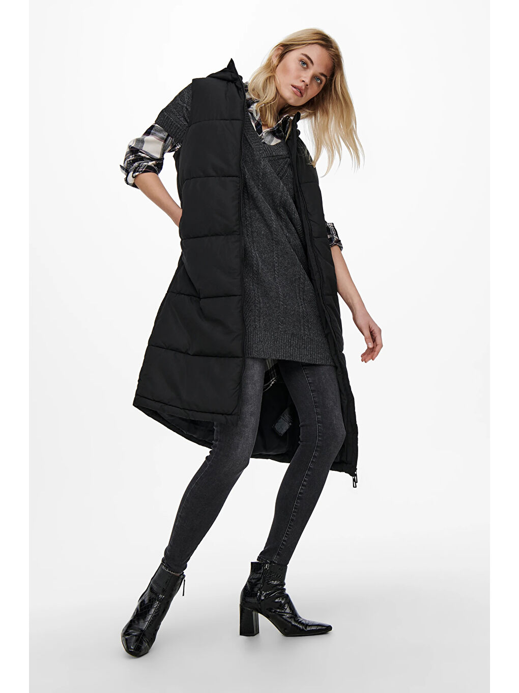 Siyah Onlalina Kapitoneli Regular Fit Uzun Yelek 15241995-6