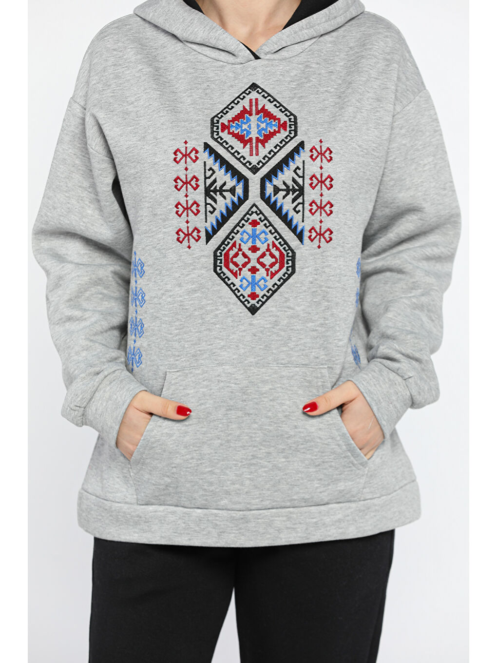 Gri Kadın Kapüşonlu Nakış Detaylı Şardonlu Eşofman Takımı-3