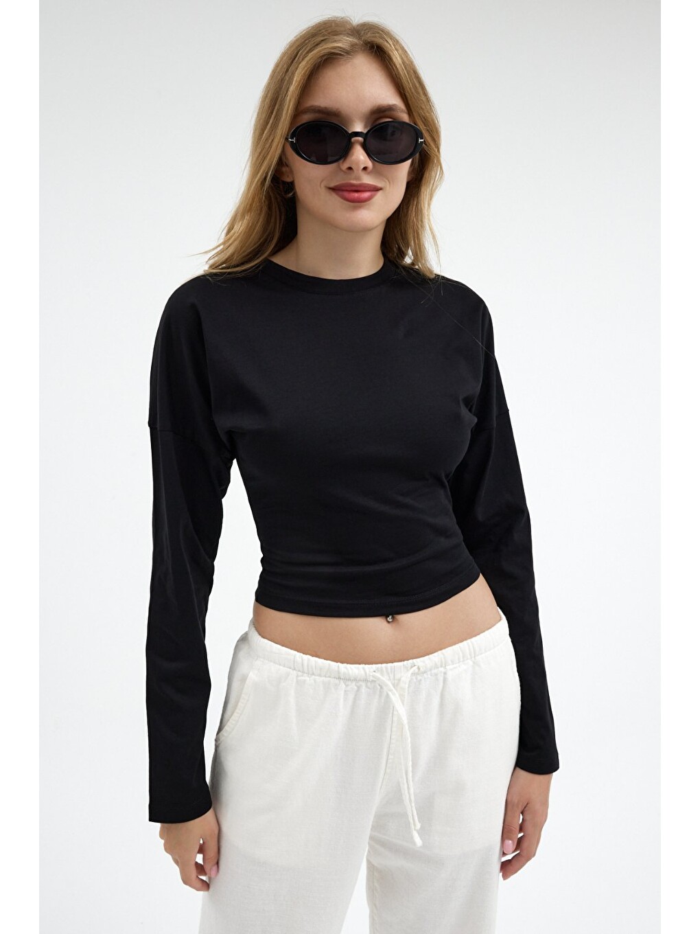 Kadın Uzun Kol Bele Oturan Siyah Crop Bluz