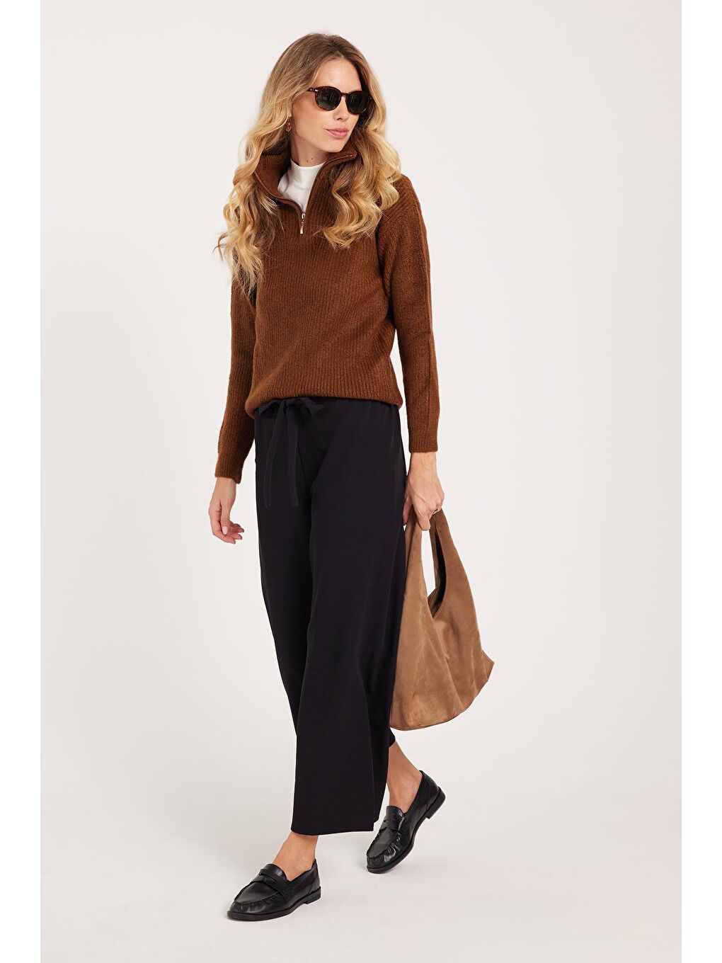 Kadın Relax Fit Rahat Kesim Lastikli Kuşak Bağlamalı Geniş Paça Siyah Pantolon-1