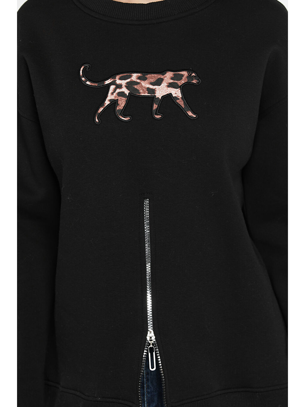 Siyah Fermuar Detaylı Aplikeli Kadın Sweatshirt-3