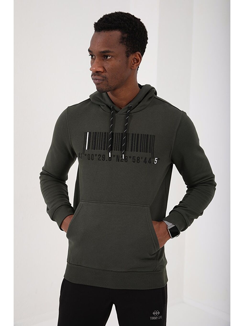 Haki Nakışlı Kanguru Cep Standart Kalıp Kapüşonlu  Erkek Hoodie - 87839