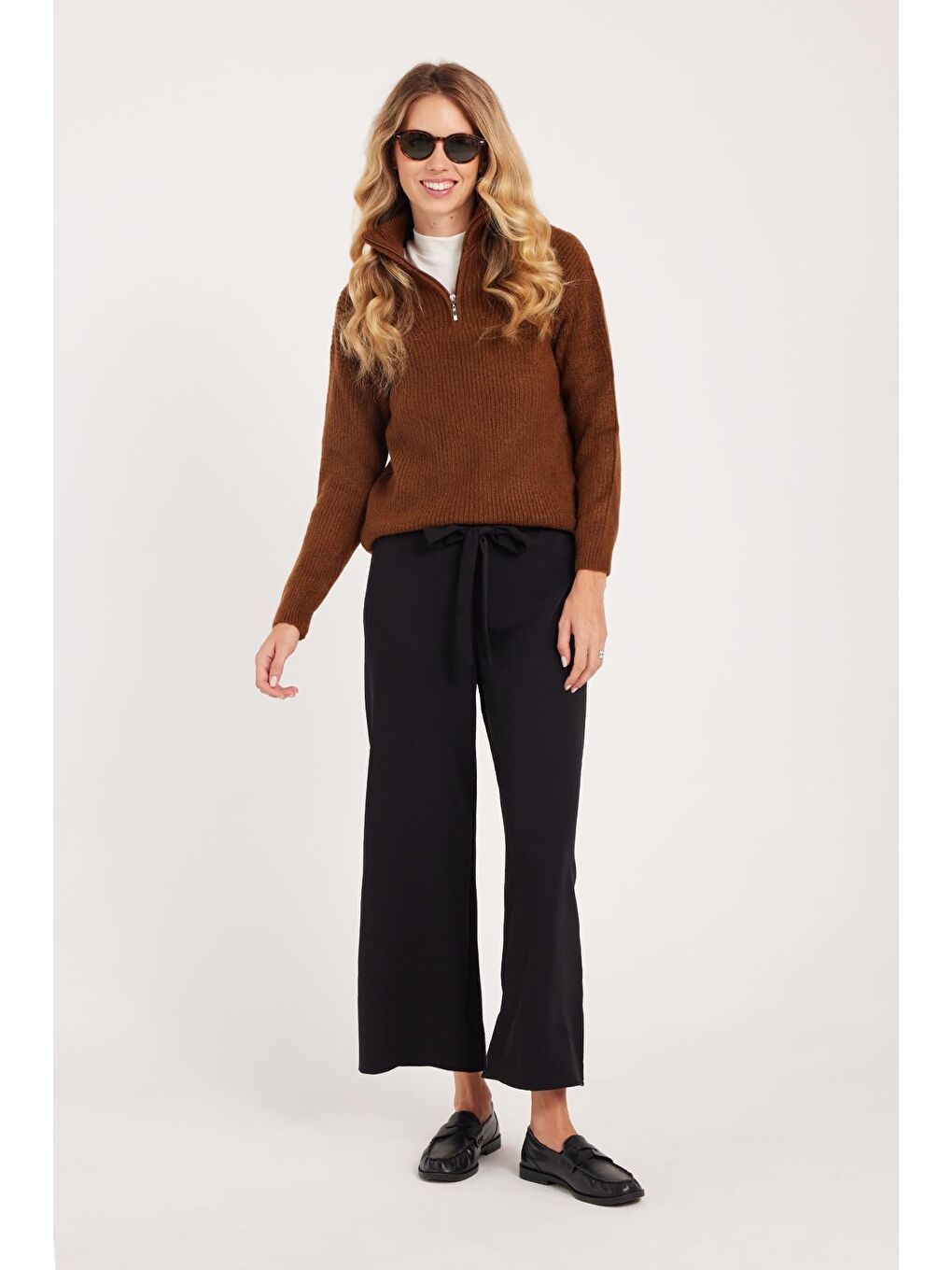 Kadın Relax Fit Rahat Kesim Lastikli Kuşak Bağlamalı Geniş Paça Siyah Pantolon-4