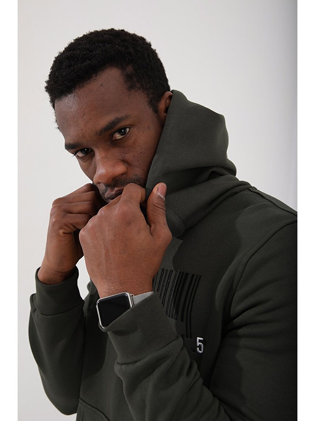 Haki Nakışlı Kanguru Cep Standart Kalıp Kapüşonlu  Erkek Hoodie - 87839-2