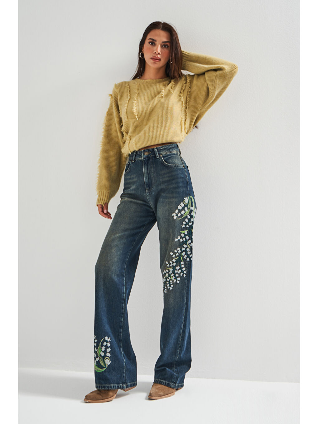 Mavi Kadın T.Kot Rengi 2w5-31 Straight Fit Yüksek Bel Özel Çiçek Kuş Nakışlı Tasarım Denim Jean