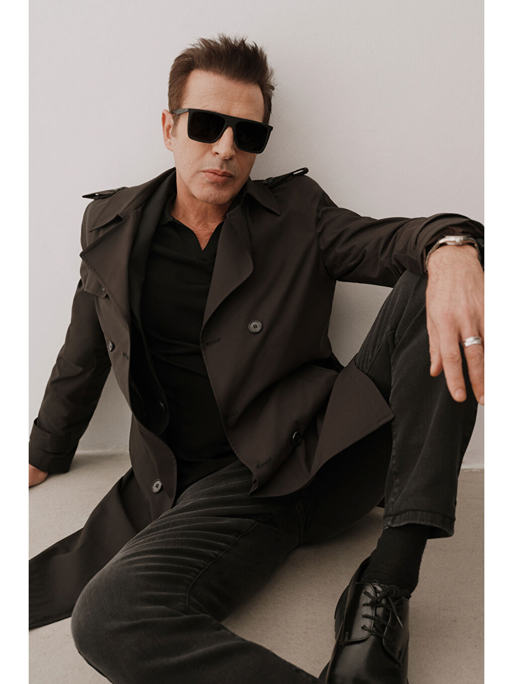 Regular Fit Siyah Apoletli Beli Kemerli Pardösü/Trenckot-3