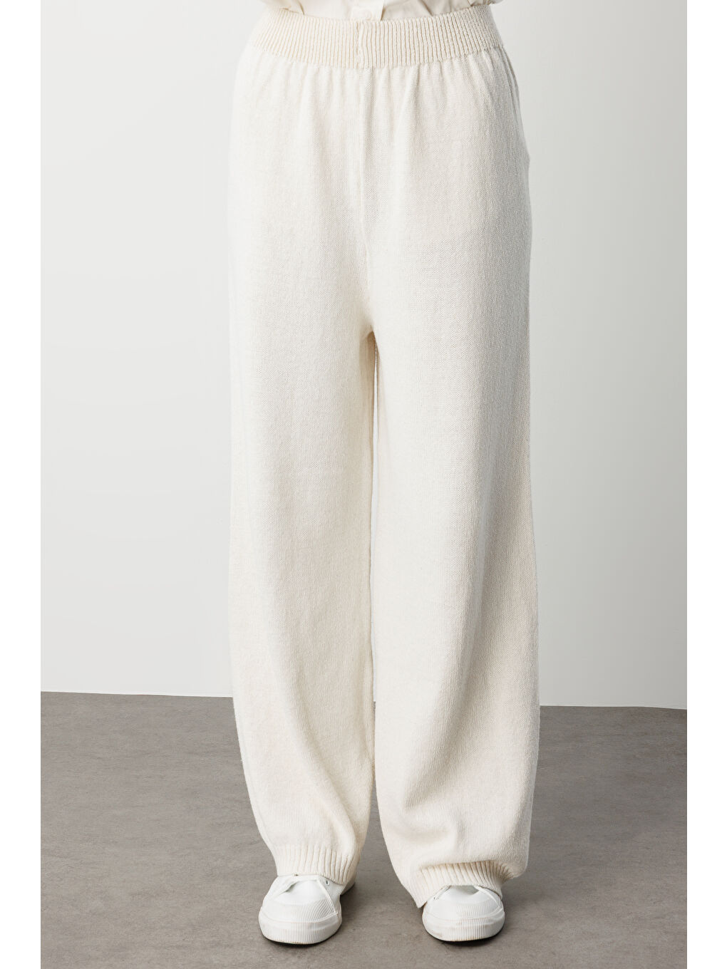 Geniş Paça Beli Lastikli Ekru Triko Jogger Pantolon-2