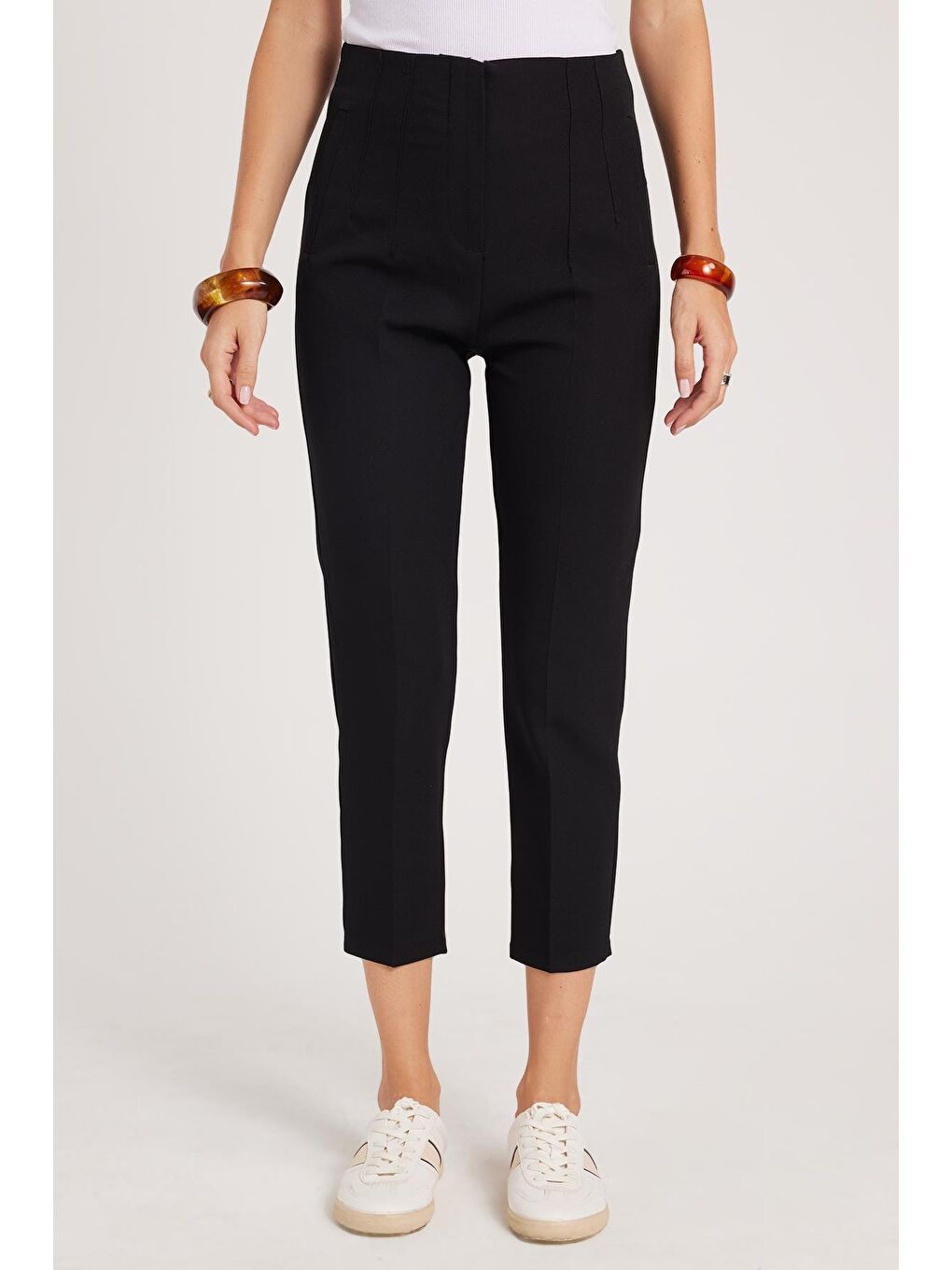 Kadın Relax Fit Rahat Kesim Yüksel Bel Dar Paça Siyah Pantolon