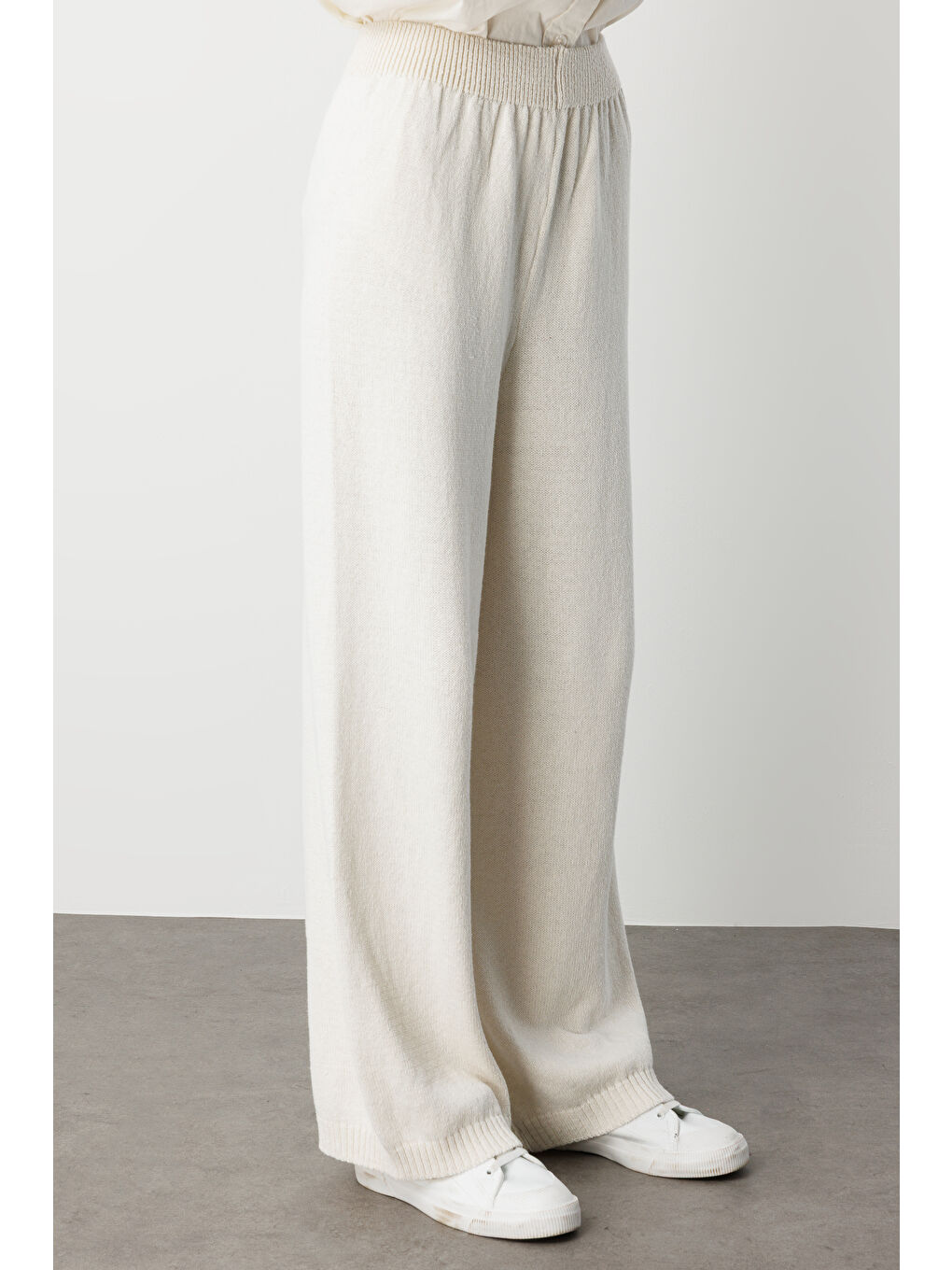 Geniş Paça Beli Lastikli Ekru Triko Jogger Pantolon-3