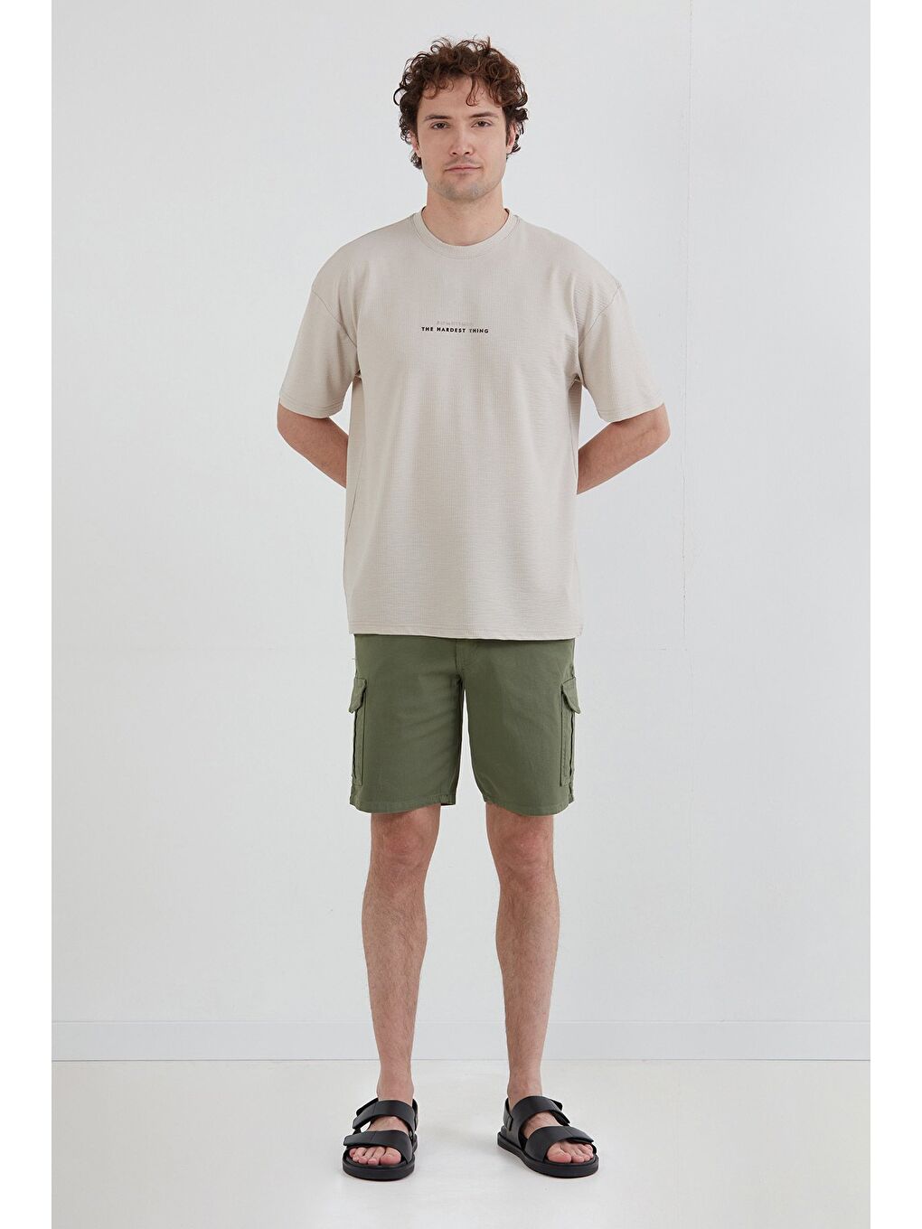 Gri Yazı Kabartma Baskılı Waffle Kumaş Bisiklet Yaka Tişört-2