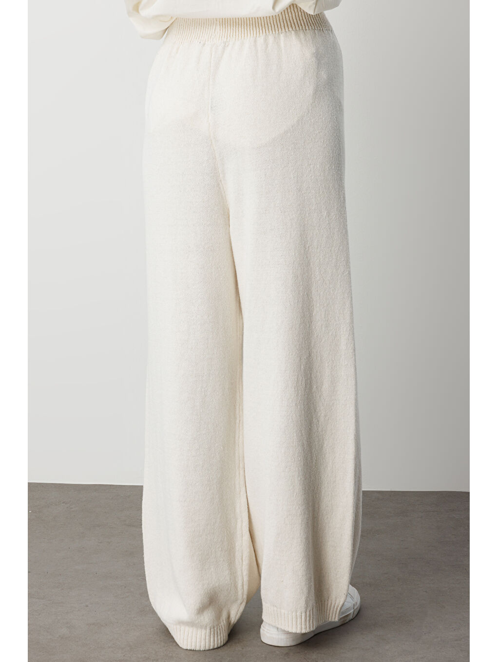 Geniş Paça Beli Lastikli Ekru Triko Jogger Pantolon-4