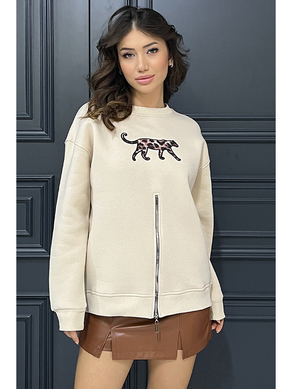 Bej Fermuar Detaylı Aplikeli Kadın Sweatshirt-1