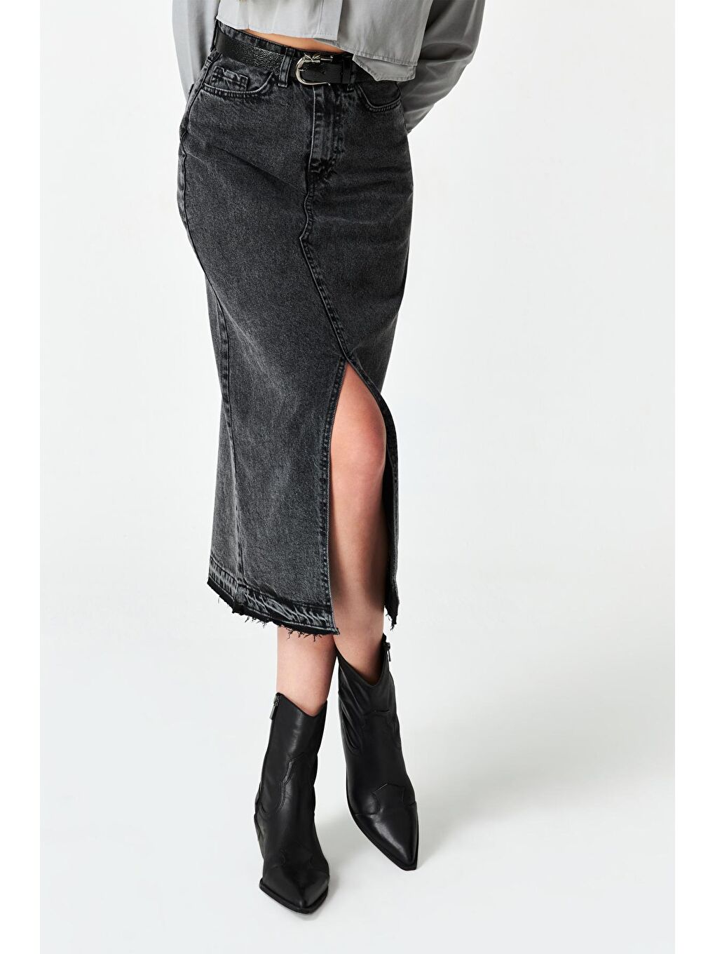 Gri Kadın Füme Renk Kemer Dahil Derin Yırtmaçlı Yüksek Bel Uzun Denim Etek-1