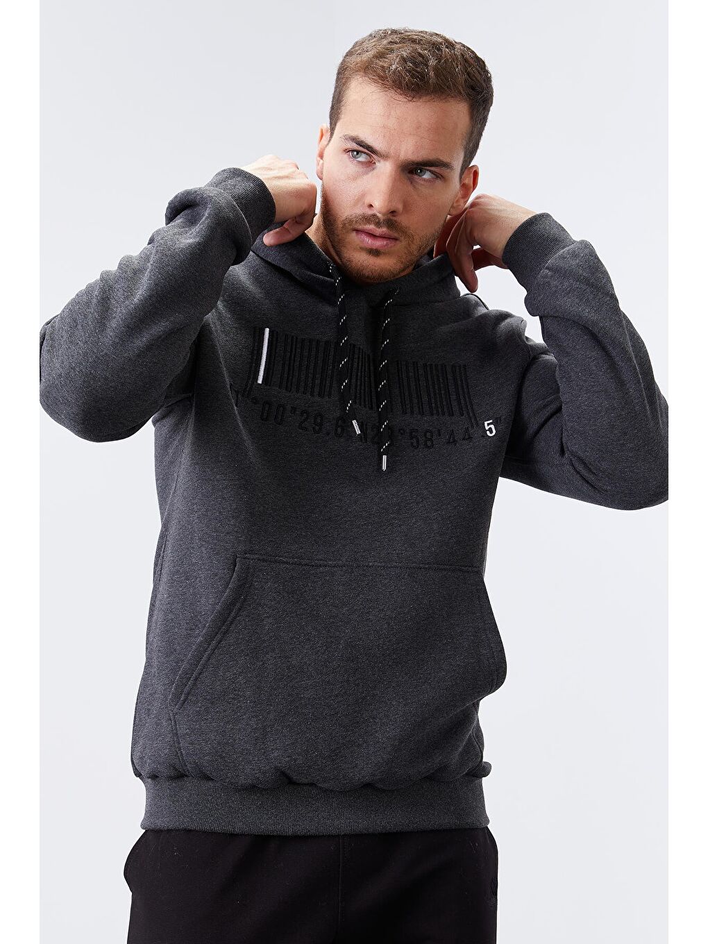 Antrasit Melanj Nakışlı Kanguru Cep Standart Kalıp Kapüşonlu  Erkek Hoodie - 87839-2
