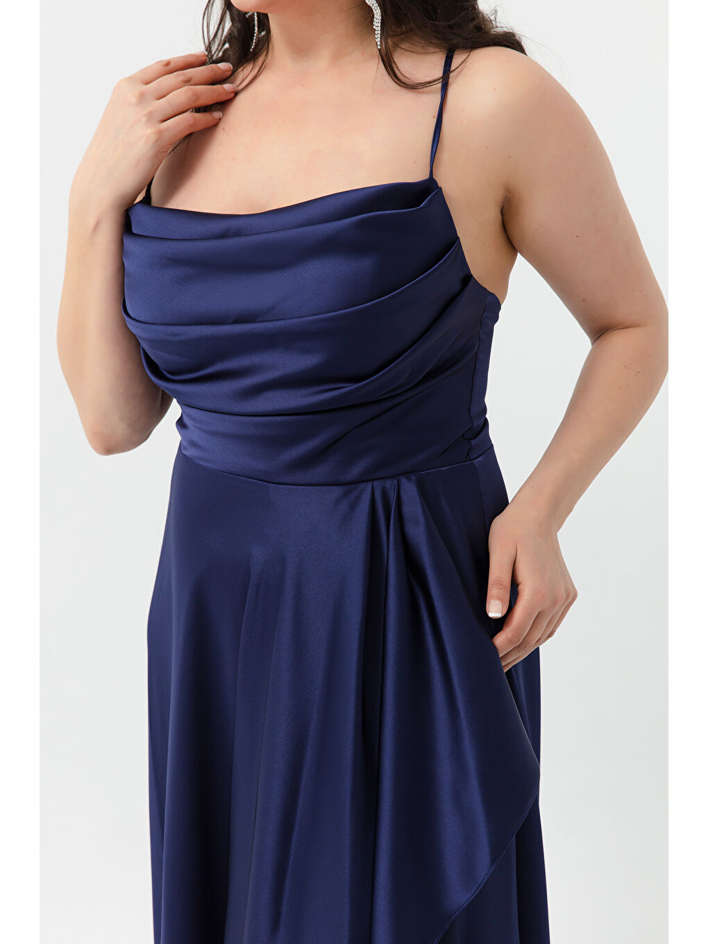 Kadın Lacivert Volanlı Yırtmaçlı Büyük Beden Saten Abiye Mezuniyet Elbisesi-3