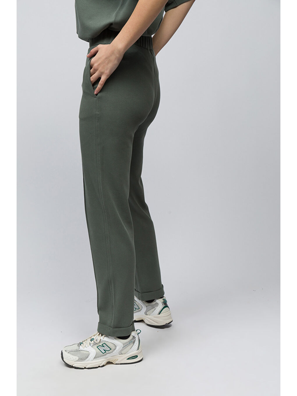 Huesca - Önü Nervür Detaylı Pike Modal Kumaş Dar Kalıp Havuç Kesim Pantolon - Haki Renk-2