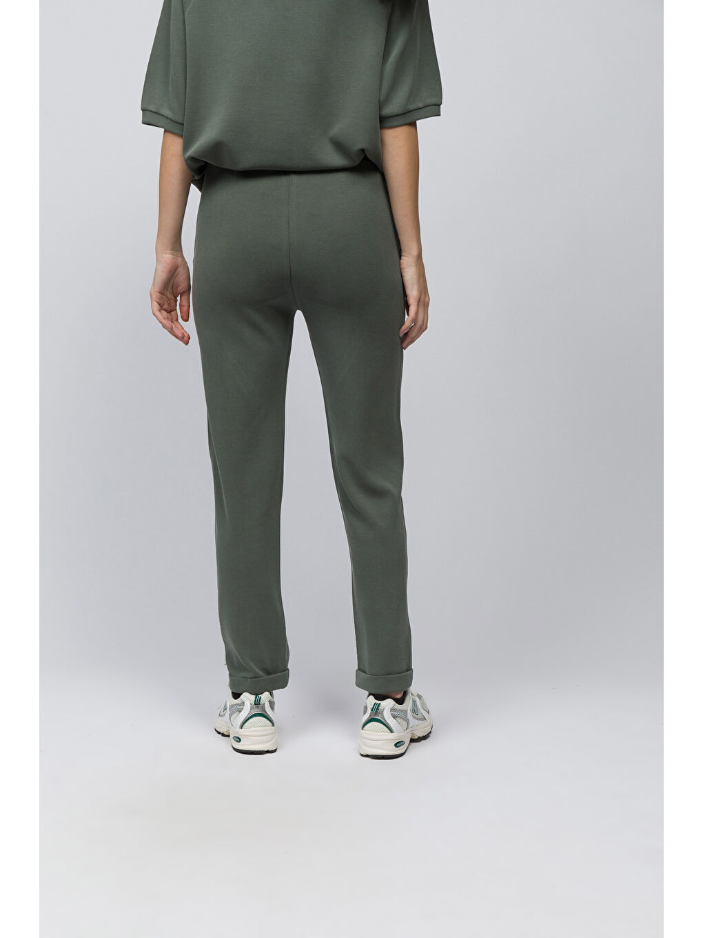 Huesca - Önü Nervür Detaylı Pike Modal Kumaş Dar Kalıp Havuç Kesim Pantolon - Haki Renk-3