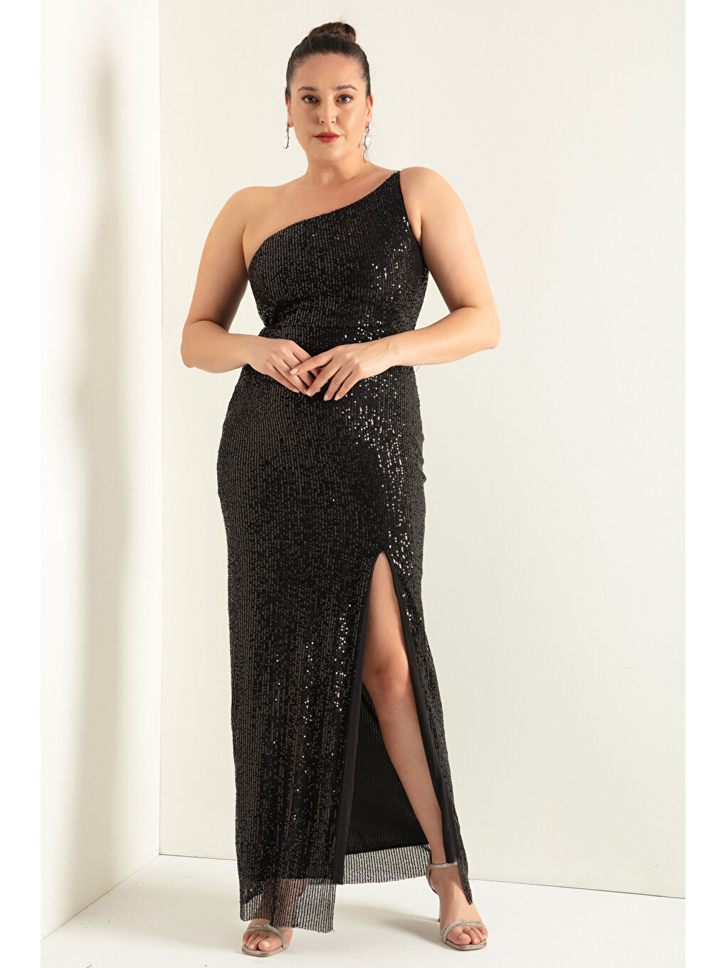 Kadın Siyah Tek Omuzlu Yırtmaçlı Büyük Beden Uzun Abiye Elbise